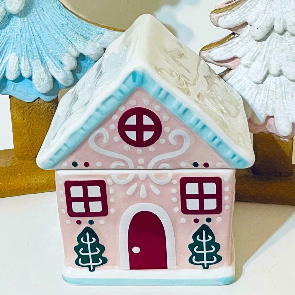 Sand + Fog Pink Gingerbread House Candle